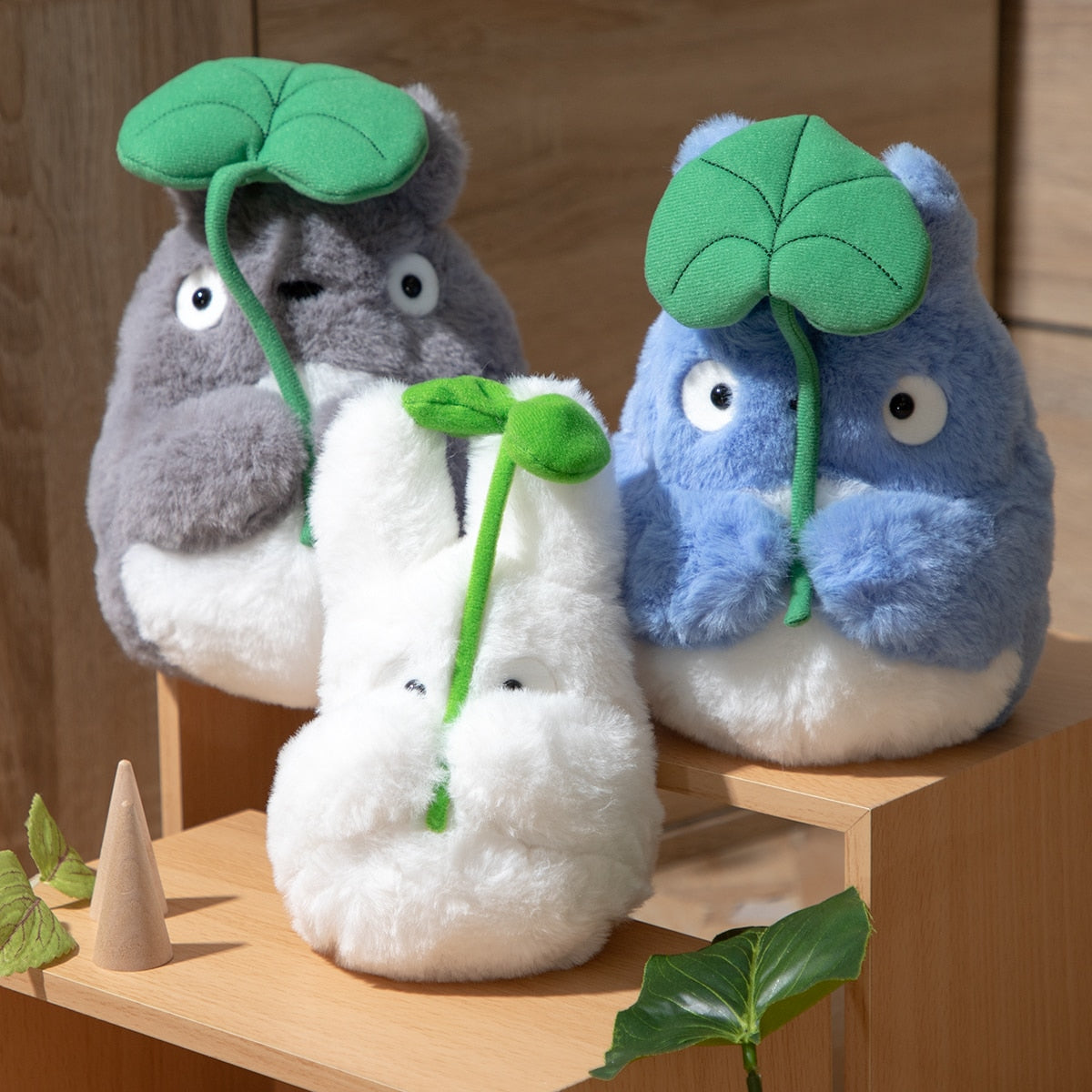 Sun Arrow My Neighbor Totoro Medium Plush Holding Leaf 7.87in