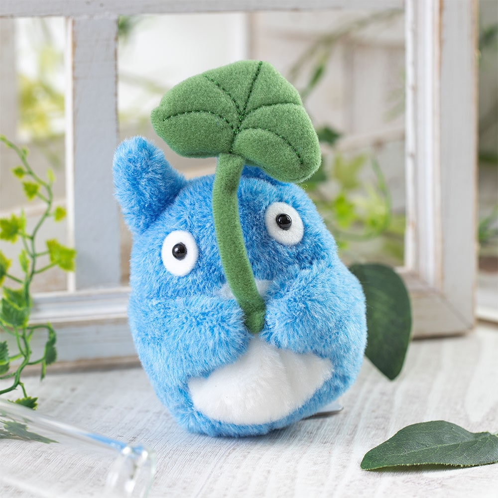 My Neighbor Totoro Fluffy Beanbag Mid-Totoro Holding Leaf Plush Toy