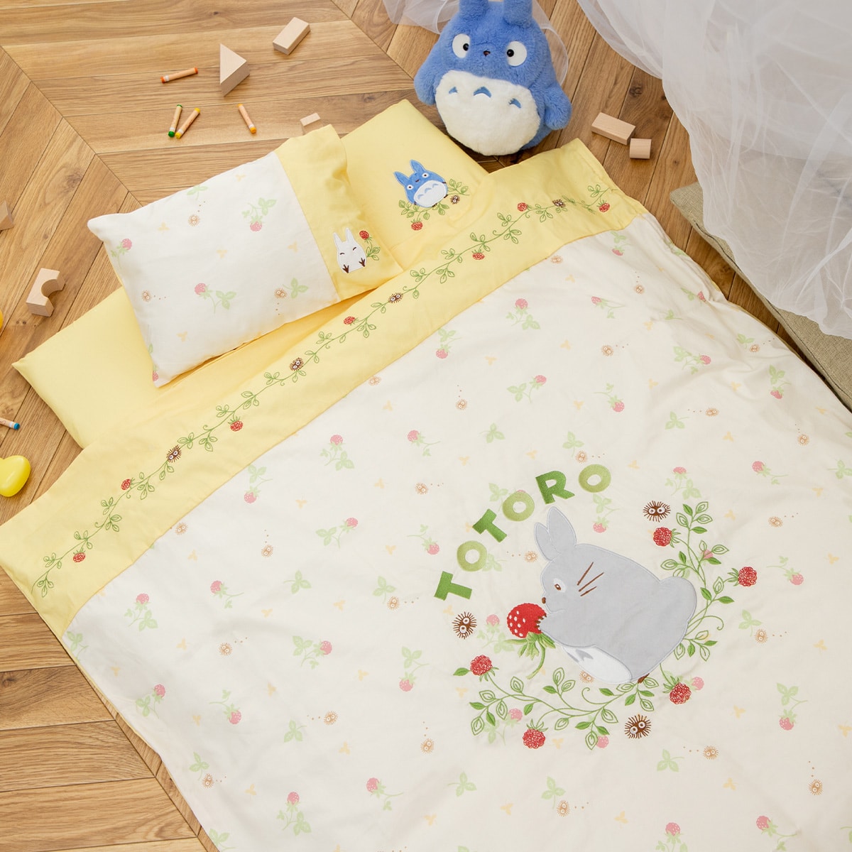 My Neighbor Totoro Baby Futon 10-Piece Set Strawberry Picking