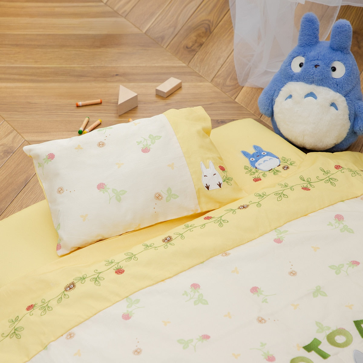 My Neighbor Totoro Baby Futon 10-Piece Set Strawberry Picking