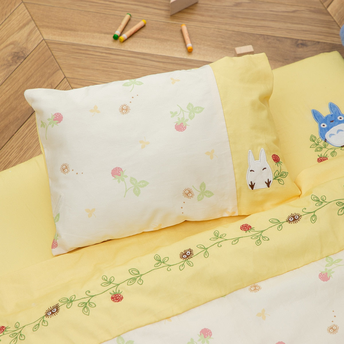 My Neighbor Totoro Baby Futon 10-Piece Set Strawberry Picking