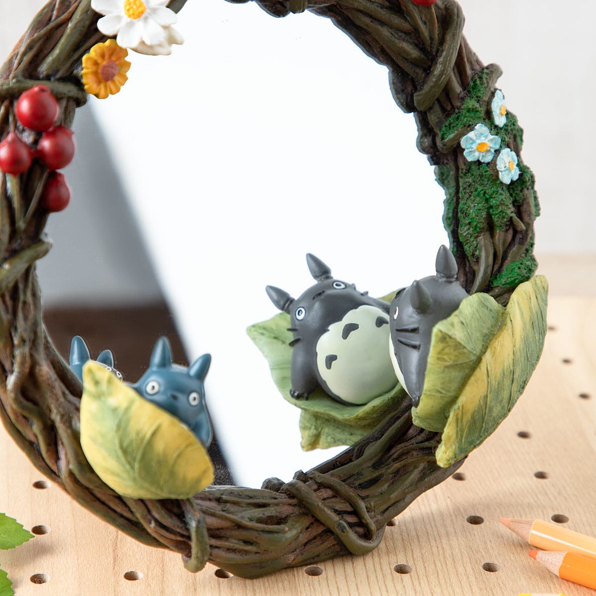 My Neighbor Totoro Hide-and-Seek Wreath Stand Mirror 4990593480432