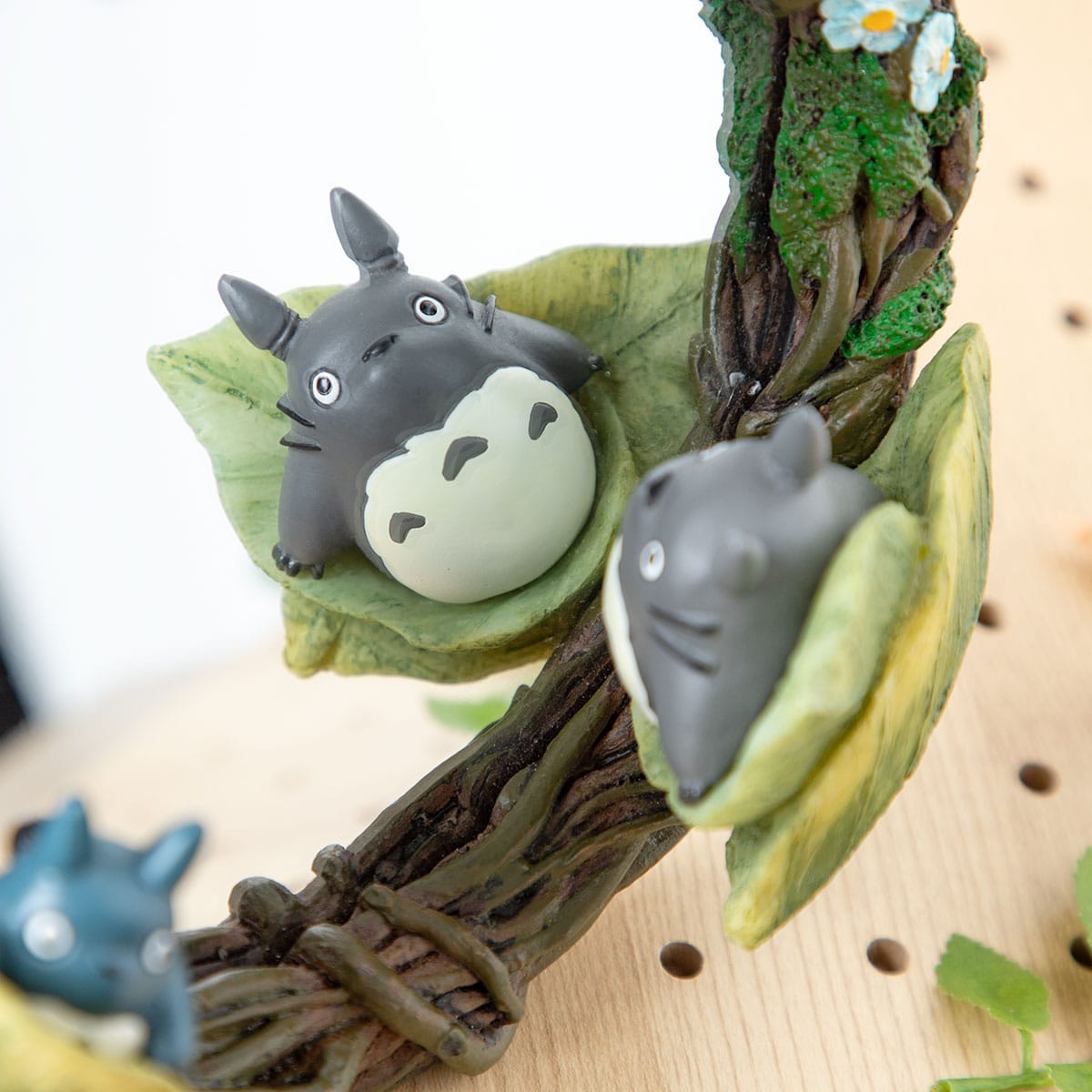 My Neighbor Totoro Hide-and-Seek Wreath Stand Mirror 4990593480432