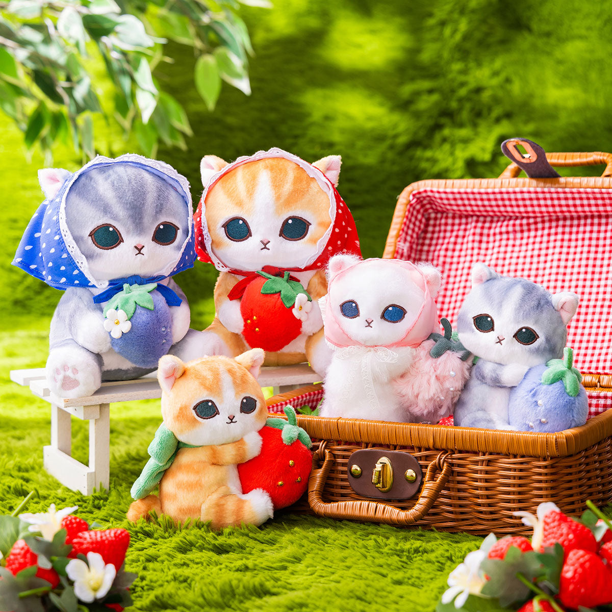 mofusand MERCI STRAWBERRY Plush Mascot Strawberry Gray-White Cat Keychain