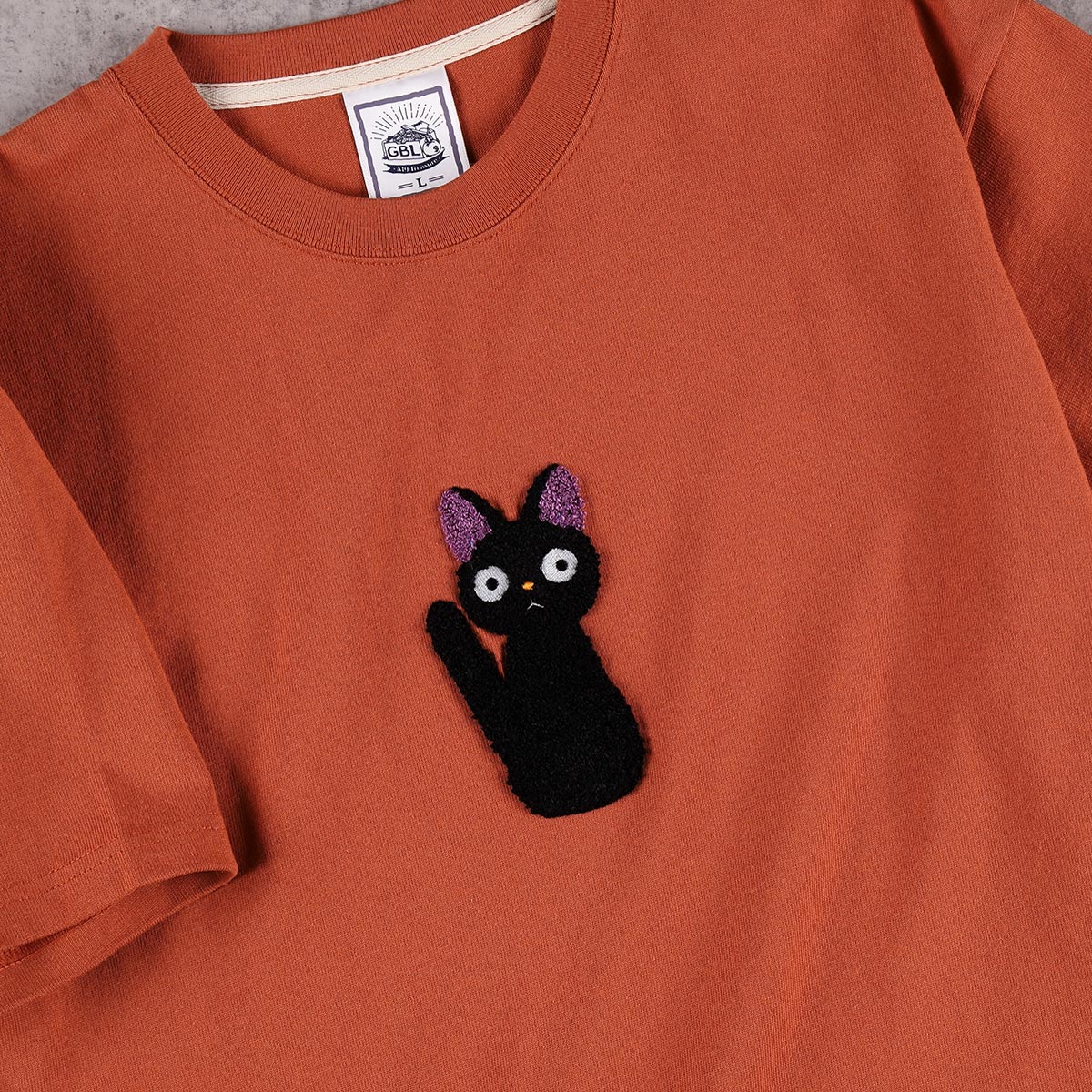 Kiki's Delivery Service Stuffed Jiji Basic T-Shirt 4990593549948