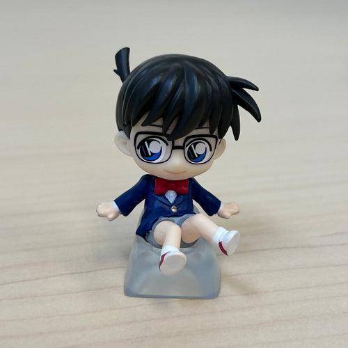 Detective Conan Mini Figure (Conan Sitting)