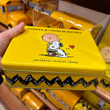 قم بتحميل الصورة في عارض الصور، Snoopy Hugging Charlie Printed Cookies (24pcs) - Universal Studio Japan Limited