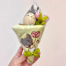 قم بتحميل الصورة في عارض الصور، Totoro Gift Set (Figure &amp; Hand Towel &amp; Sakura Flower) - Studio Ghibli