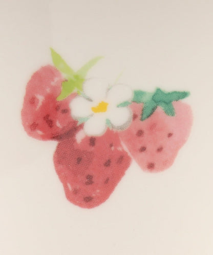 كوب من البورسلين بطبعة الفراولة - شاي بعد الظهر محدود 