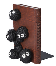 قم بتحميل الصورة في عارض الصور، My Neighbor Totoro Book Stand Makkuro Kurosuke Come Out - Studio Ghibli