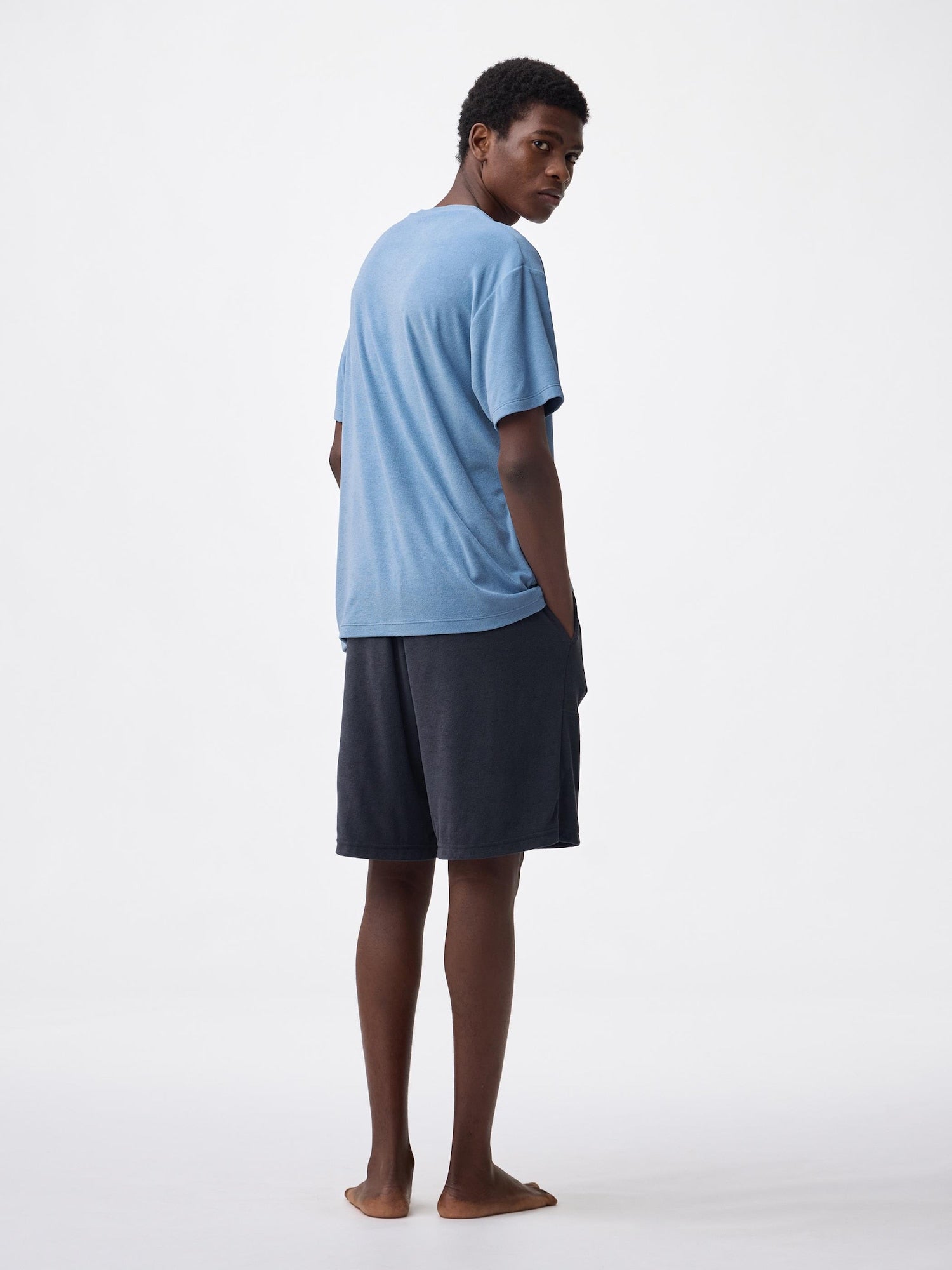 https://image.uniqlo.com/GU/ST3/AsianCommon/imagesgoods/360331001/sub/goods_360331001_sub18_3x4.jpg